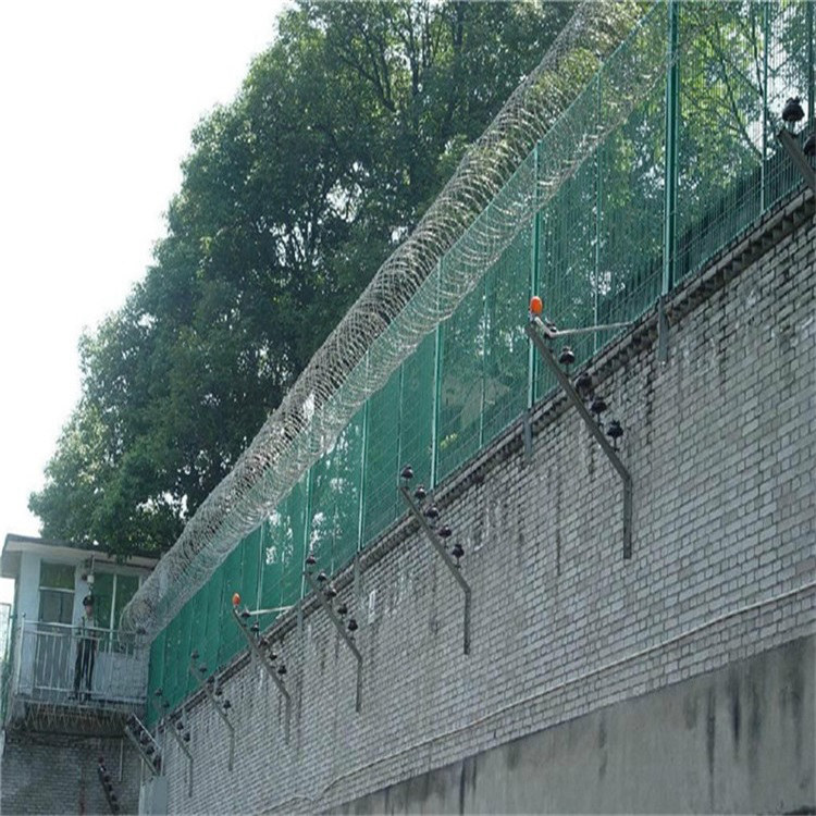 監(jiān)獄防攀爬隔離網使用期限